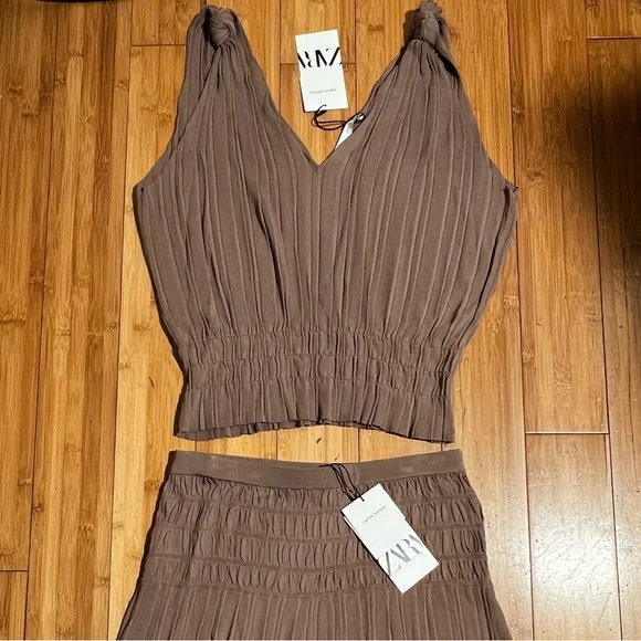 NWT Zara Limited Edition Knit Top & LE Knit Skirt Set: Top Size M Skirt Size L - Picture 3 of 13